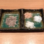 とんかつ檍 - 4種類の岩塩でいただきます。