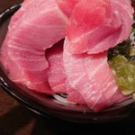 豪快 立ち寿司 - 天然インドマグロ中トロぶつ切り(税抜き980円)