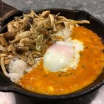 野菜を食べるカレーcamp - キノコとトロトロチーズの山の幸カレー＋半熟玉子