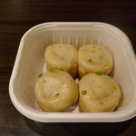 王府井 - 「正宗生煎包」は、餃子同様に片面焼きとなっており