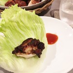 アジア食堂 さまかた - 「ブラチャンチキン」レタスに巻いて