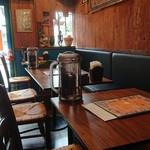 アジアンカレー専門店 ハバカーる。 - 店内、再奥テーブルからカシャ