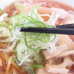 ラーメン ふくや - 醤油ラーメン５００円のネギのアップ【２０１８年９月】