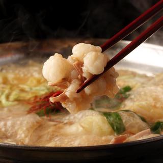 Collagen-rich Wagyu Hakata Motsu-nabe (Offal hotpot) 4,000 yen all-you-can-drink course