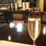 ポワソンルージュ - スパークリングワインはちと甘めだけど美味しい