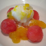 エルルカン・ビス - スイカと和三盆オレンジコンポート、ヨーグルトアイス、パッションフルーツソース