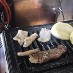 鈴見焼肉 - 内観