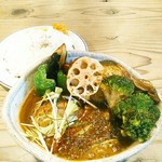 天城黒豚の店 橋本ホルモン - 約１日分のたっぷり野菜カリー(税込１０００円)に炙り焼豚を４００円でトッピング。