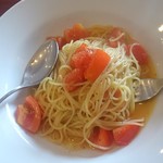 Italian Bar Taverna Flavia - フルーツトマトと黒コショウのオイルベースパスタ