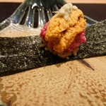 おにく 花柳 - ヒレ＆雲丹の手巻き寿司