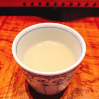 とり田 博多本店 - 丸鶏を六時間炊き込んだ真っ白でなめらかなスープ