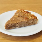 ASICS CONNECTION TOKYO - しっかりとジンジャーがきいている「ヴィーガンケーキ」。