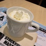 ポーズ カフェ - コーヒー＋ホイップクリームのせ