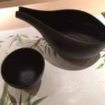 鮨 水月 - スーパードライのあとはオススメを伺って日本酒『日高見 弥助』を。フルーティだけど甘くなくて美味しい！