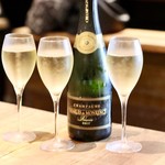 餃子とスパークリング バブルス - シャルル・ド・モンラシー・ブリュット