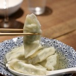 餃子とスパークリング バブルス - 水餃子リフト