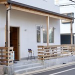 カフェくじらぐも - 逗子駅から逗子海岸へ向かう道沿いに