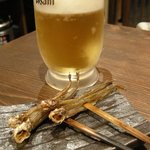 「生ビールアサヒスーパードライ」とお通し