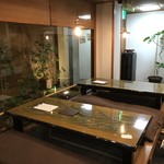 すし 割烹 はや川 - 掘りごたつのテーブル