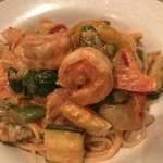 Tomato cream sauce pasta with shrimp and various vegetables