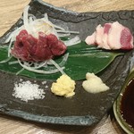 肉汁餃子のダンダダン - 馬刺し２種盛 \1059