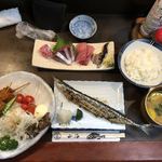山海 - 山海おまかせ定食 1,500円
      刺身、新サンマ塩焼き、豚串カツ、ズッキーニの味噌汁
      ご飯×２