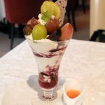 資生堂パーラー - 長野県 飯塚果樹園産 シャンマスカットと3種の葡萄パフェ