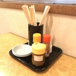 とんぺい - 卓上調味料群