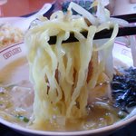 台湾料理　福亭 - 中太の平麺　食感は普通