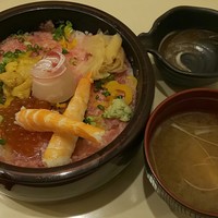 今よし - 豪華4種丼 1,300円、海老トッピング300円