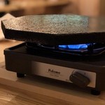 IPPON食堂 - 桜島溶岩プレートで鶏焼肉！