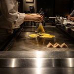 ぷれじでんと千房 広尾店 - 一生懸命焼いてくれてます