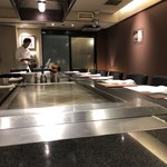 ぷれじでんと千房 - 落ち着いた店内