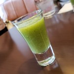 円山 カルネ - メロン、水菜、ゴールデンキウイのスムージーです。