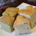 円山 カルネ - 抹茶とひまわりの種のフォカッチャです。