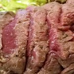 肉塊UNO - 牧草牛ローストビーフ　ほぼレア