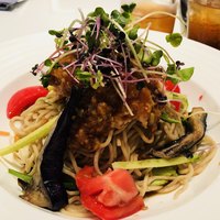 神田 雲林 - 蒸し鶏とサラダ野菜の胡麻ダレ冷やし麺