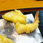 そうかわ - 玉ねぎ、最後にもう一度海老でシメ！ 昼から本格的な天ぷらで大満足♪