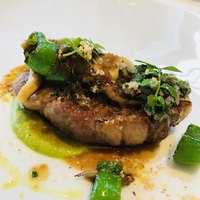 ポンドールイノ - 岩手県産岩中豚肩ロース肉の炭火焼　香草風味のコンソメソース　実山椒と茸
