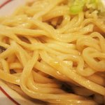 カドヤ食堂 - 黒豚旨みそば 混ぜる前の麺アップ