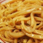 カドヤ食堂 - 黒豚旨みそば　混ぜた後の麺アップ