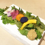 高田馬場 Ristorante En - 季節のお野菜とお豆のソース。