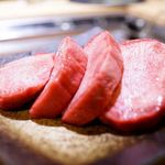 お肉屋 けいすけ 三男坊 - 厚切りタン元の牛タン