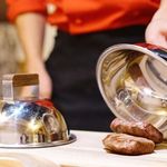 お肉屋 けいすけ 三男坊 - 厚切りタン元の牛タン、少し寝かせます