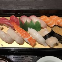 鮨隆 - にぎりは小さめ