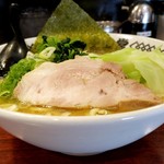 中山堂 - 豚骨醤油キャベツラーメン780円！