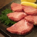 肉割烹かざま - タン