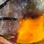 網元料理あさまる - あさまる豆腐（生しらすの下に納豆と生卵）