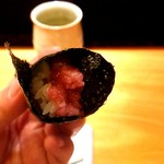 天寿し - トロと海ぶどうの手巻き