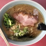 家系家 - ラーメン 660円+中盛り130円